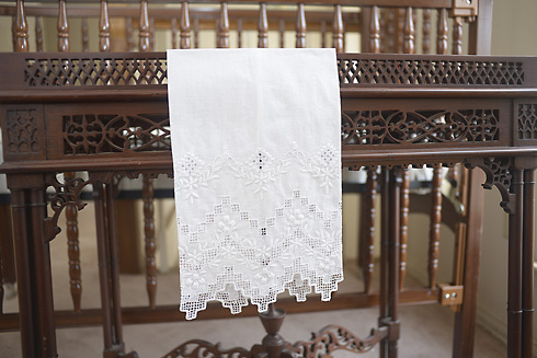 Extra Fancy Victorian Hemstitch Guest Towel with Raised Grapes - Click Image to Close